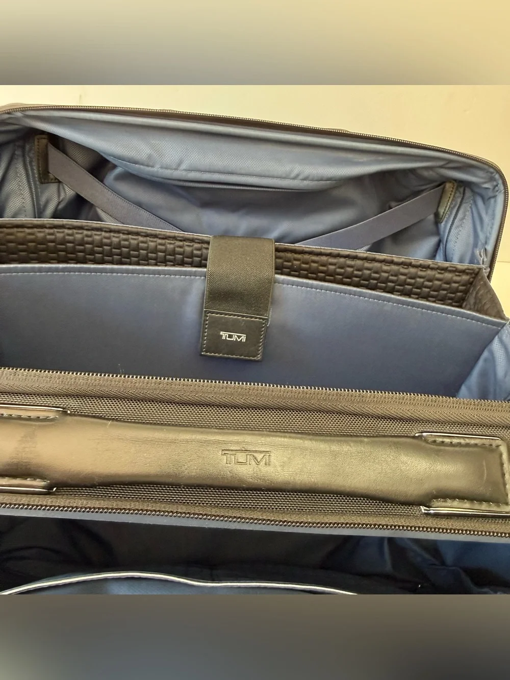 TUMI Arrivé McAllen Mobile Office Carry-On Compact Spinner Briefcase Black EUC
